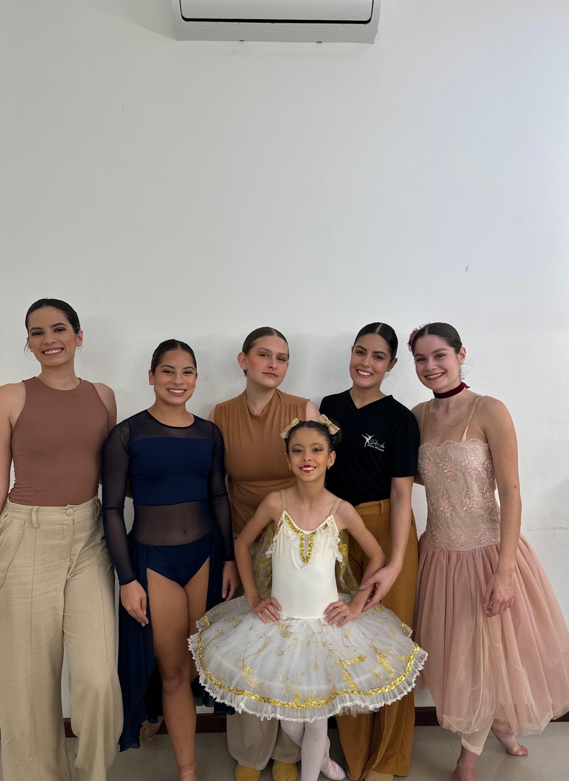 Alunas da EIDD reunidas no estúdio antes da aula