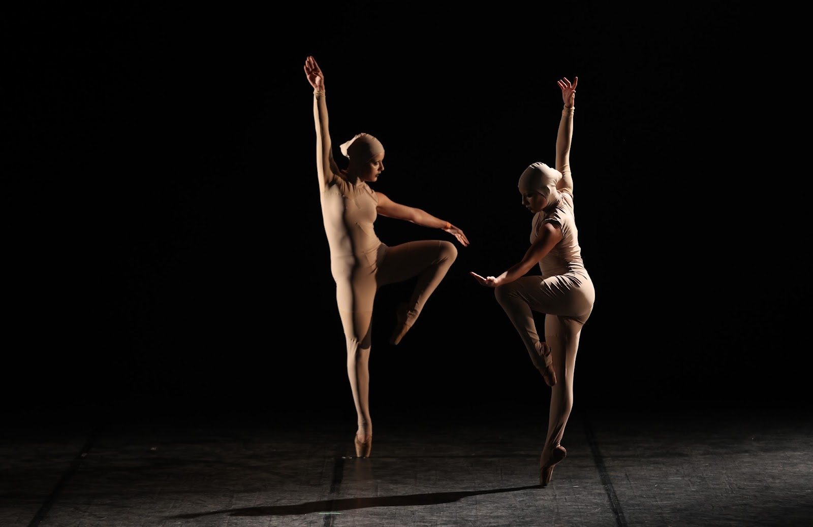 Duo contemporâneo da EIDD no palco